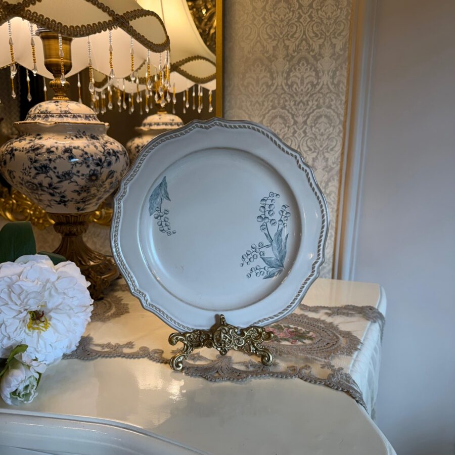 "Bleu d'Amour Ivory and Blue Floral, 10" plate