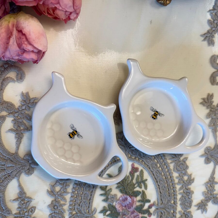 Buzzy Tea Butler" tea infuser holder