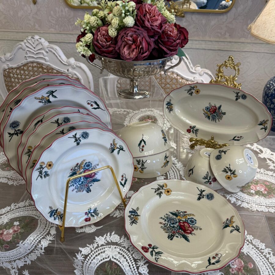 Fleurs de Château Dinner Set