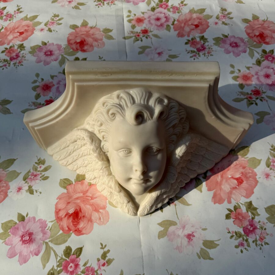Cherub de Grâce Wall Shelf