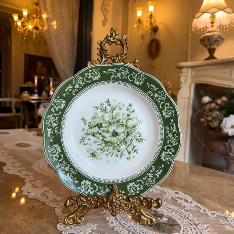 "Jardin de Vert Green Floral, 9"plate