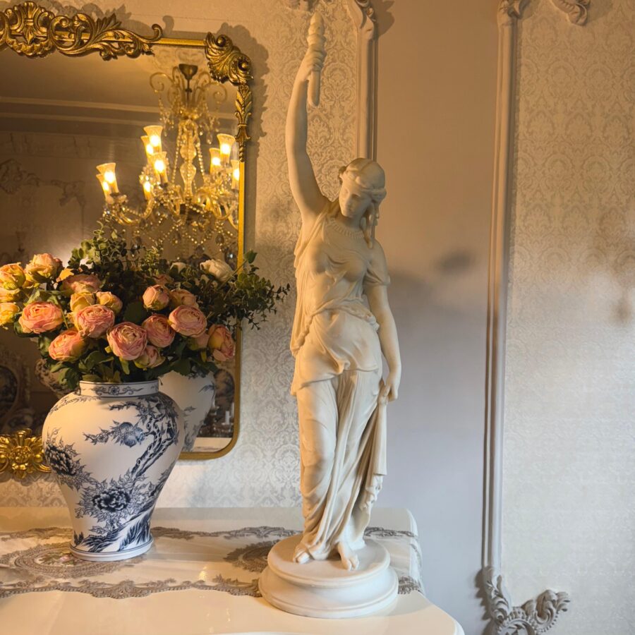 Mademoiselle Juliet Figurine