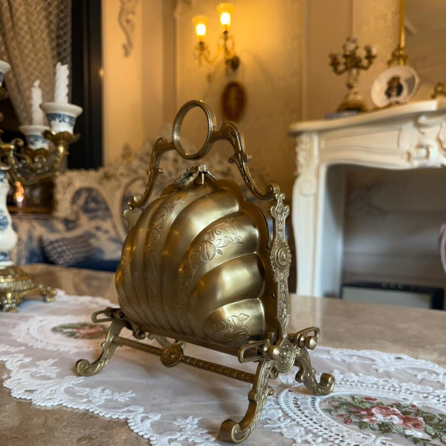 "Victorian Charm Biscuit Caddy"