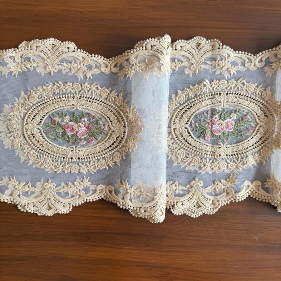 Lace legacy table runner beige