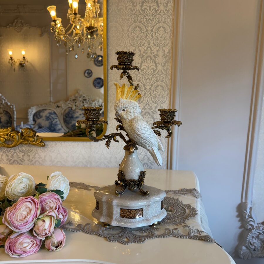 *Le Cacatoès Royale Candelabra*