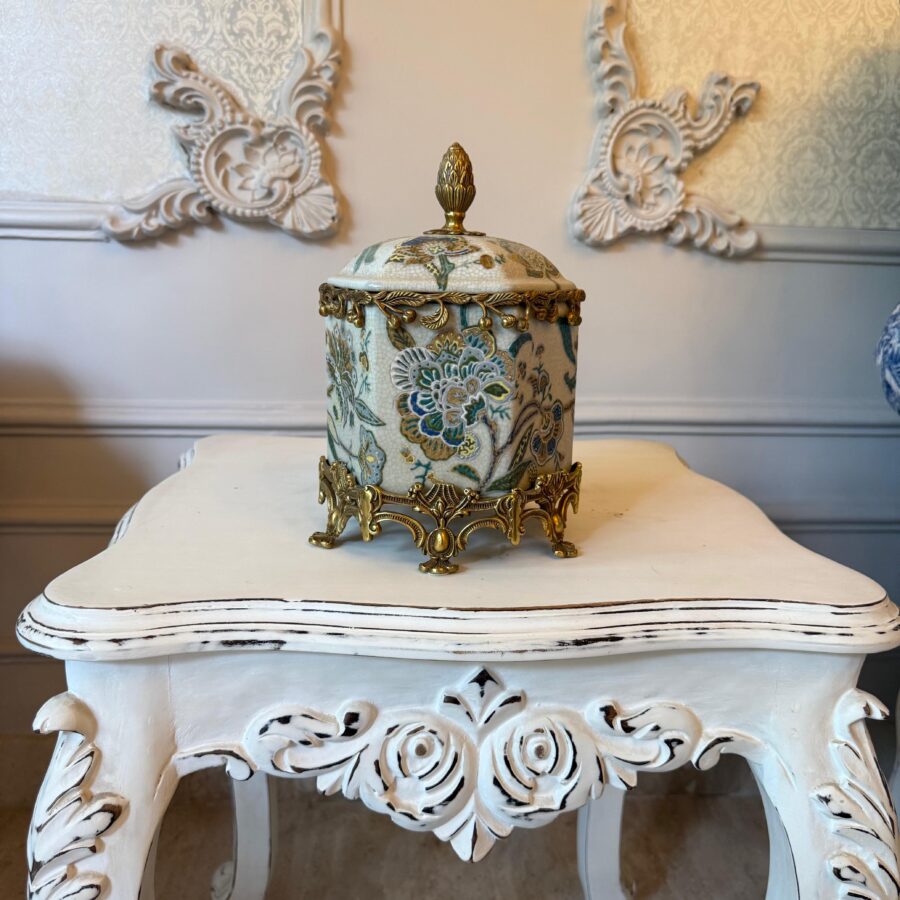 *La Boîte de Charme Royale*