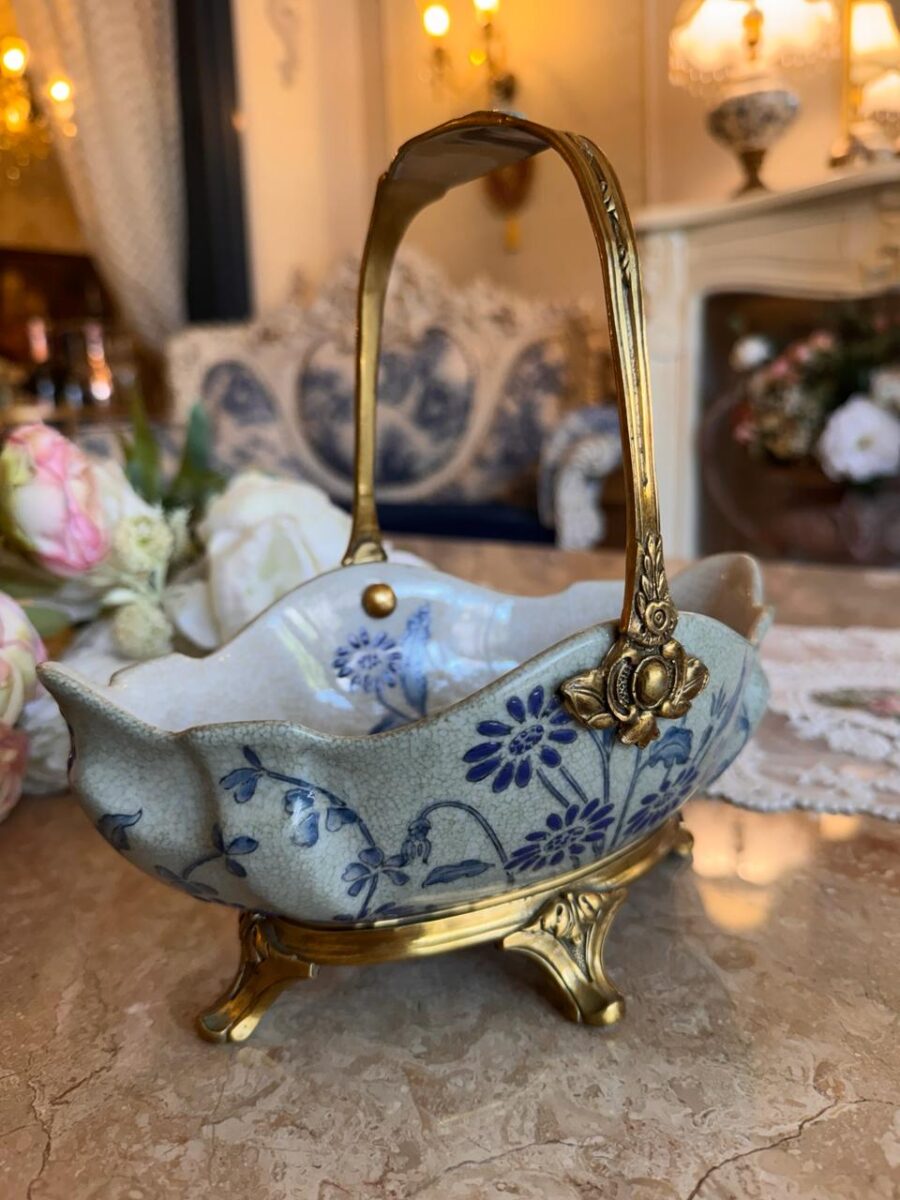 Château Bleu Basket Bowl