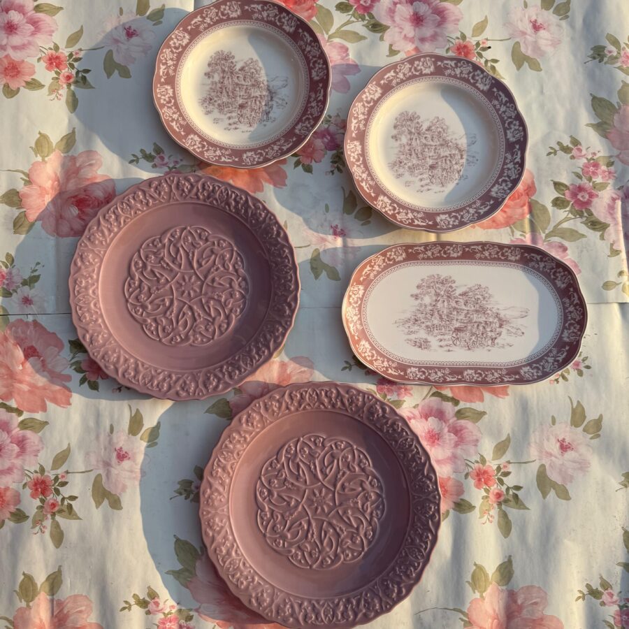 Jardin de Rose – Pink Wall Plates Set